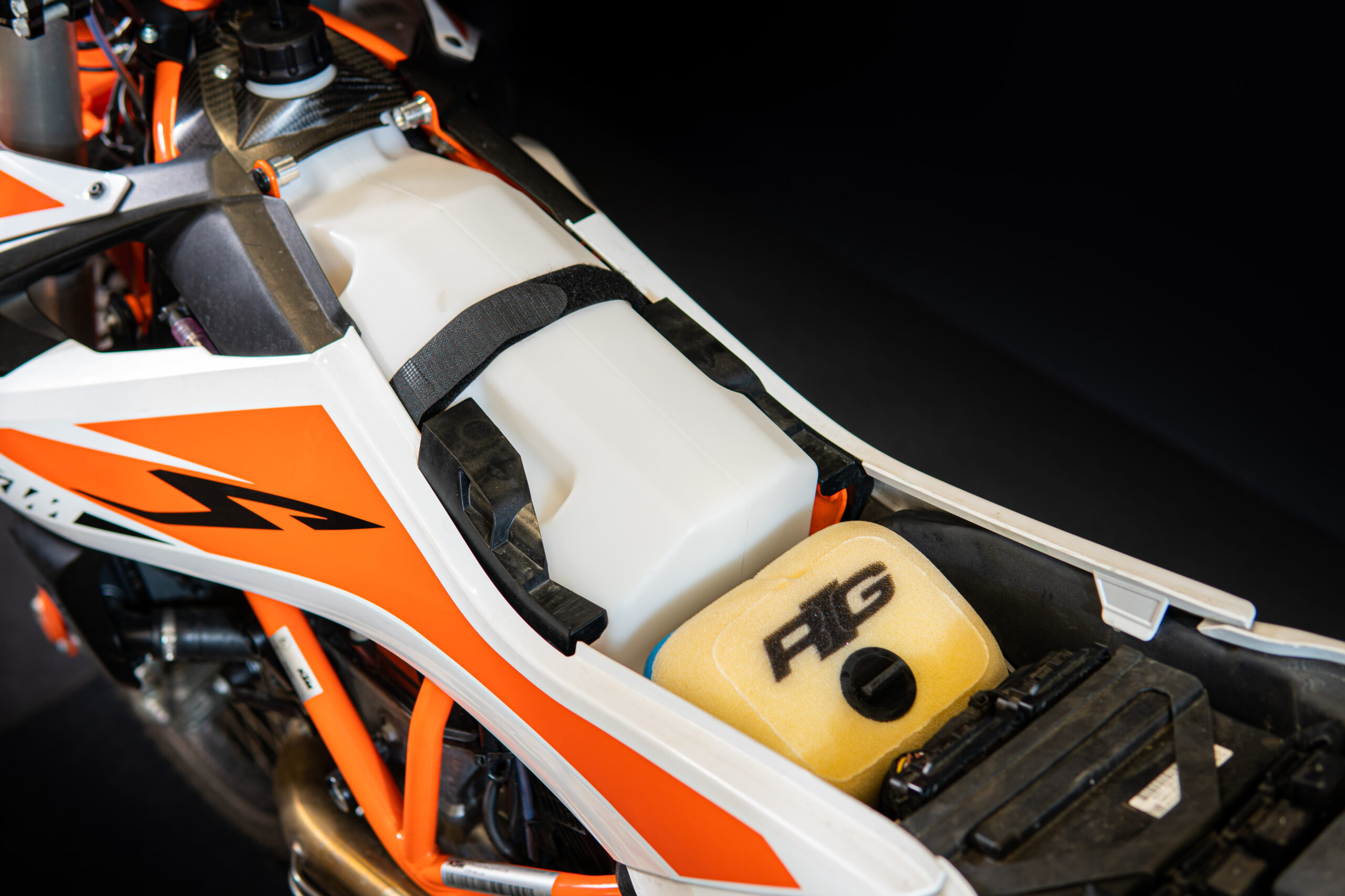 KTM 690-19 auxiliary tank - Rade Garage