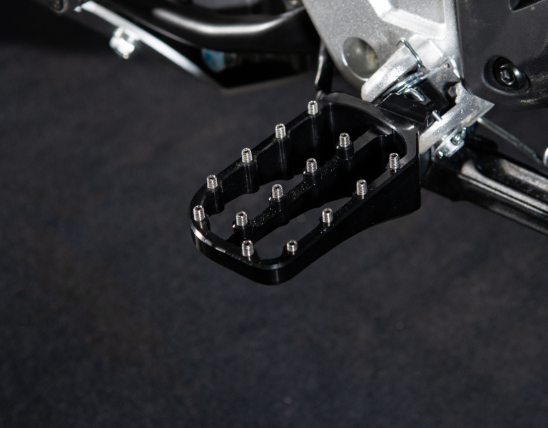 rade-garage-cfmoto-footpegs-banner-mobile