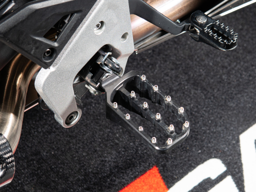 rade-garage-cfmoto-800mt-footpegs1