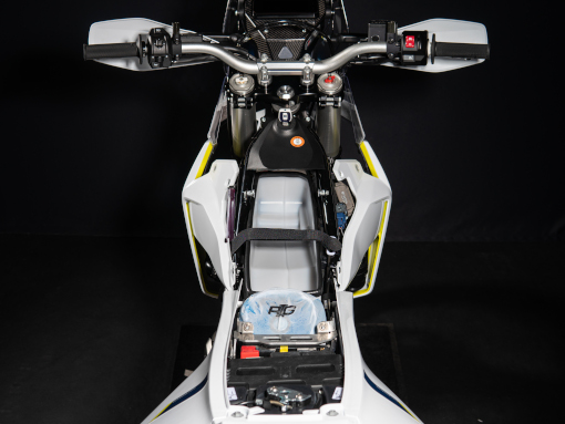 rade-garage-husqvarna-701-2026-storage-box2