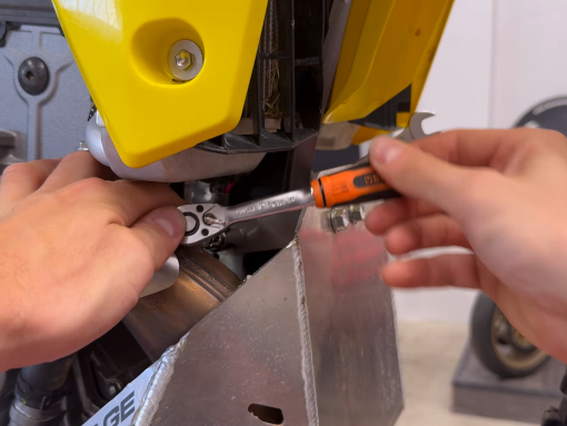 rade-garage-suzuki-drz-skidplate-video rade-garage-suzuki-drz-skidplate-video