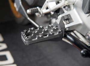 BMW F 900 GS Larger Footpegs