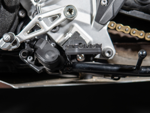 rade-garage-bmw-900-footpegs3 rade-garage-bmw-900-footpegs3